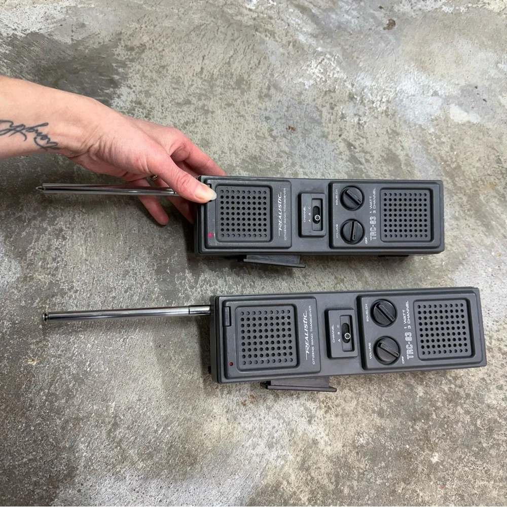 Realistic TRC-83 CB Walkie Talkies Pair Tested Working Vintage - Picture 6 of 11
